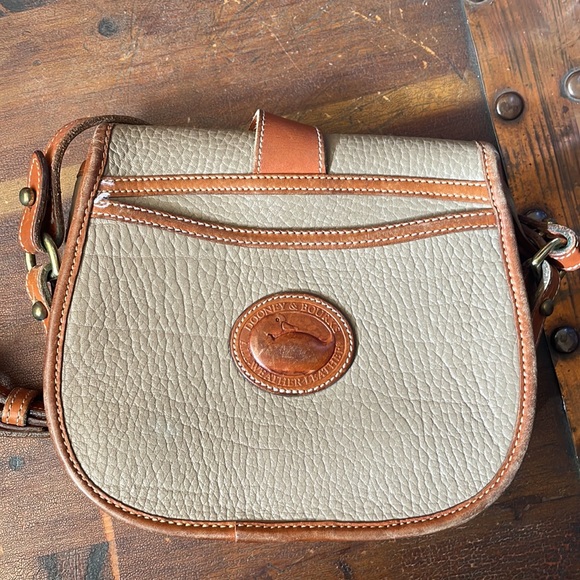 Dooney &Burke Purse - Brown trim and tan leather - Picture 2 of 8